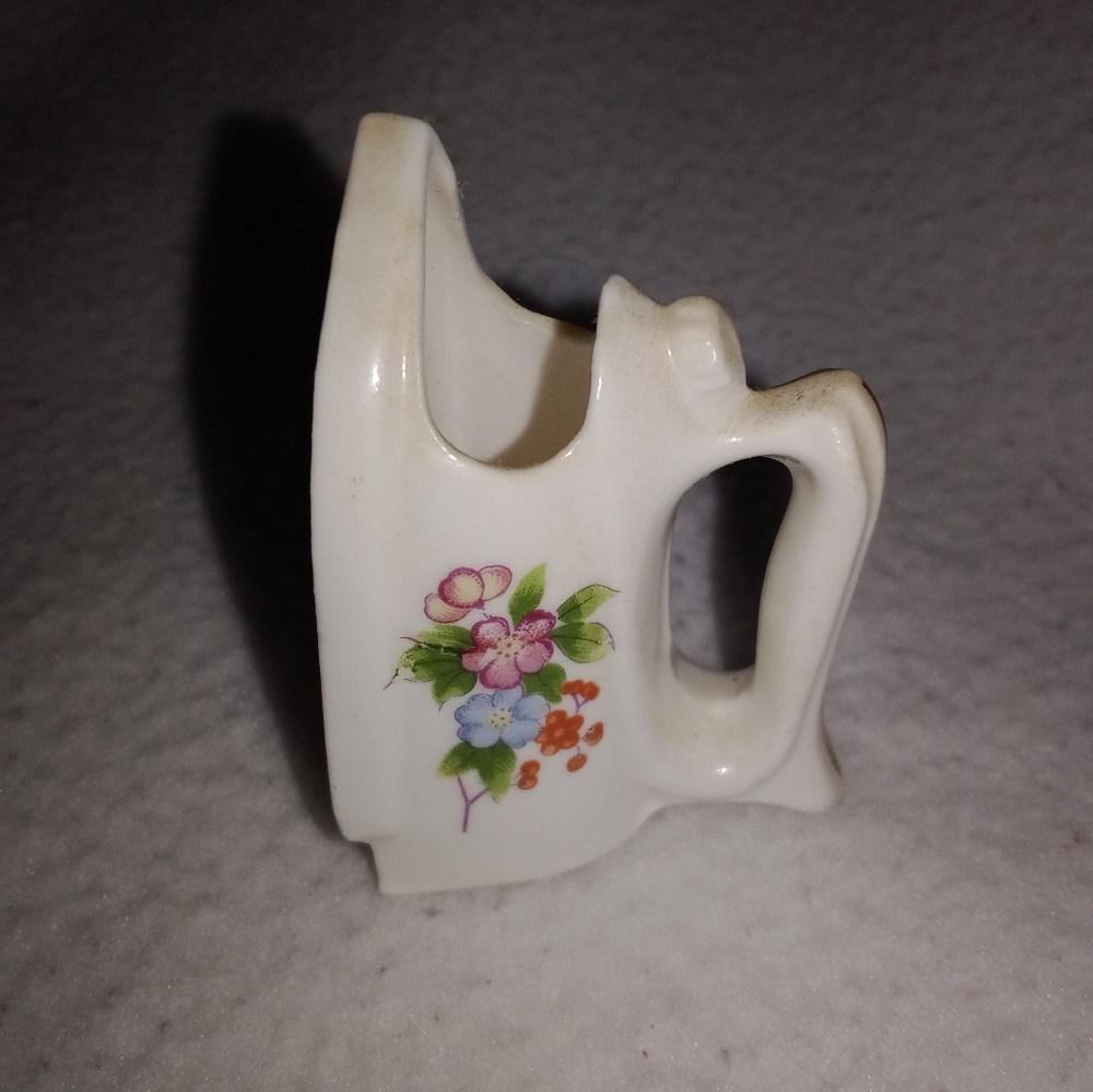 Vintage Royal Gorge Clothes Iron Toothpick Holder